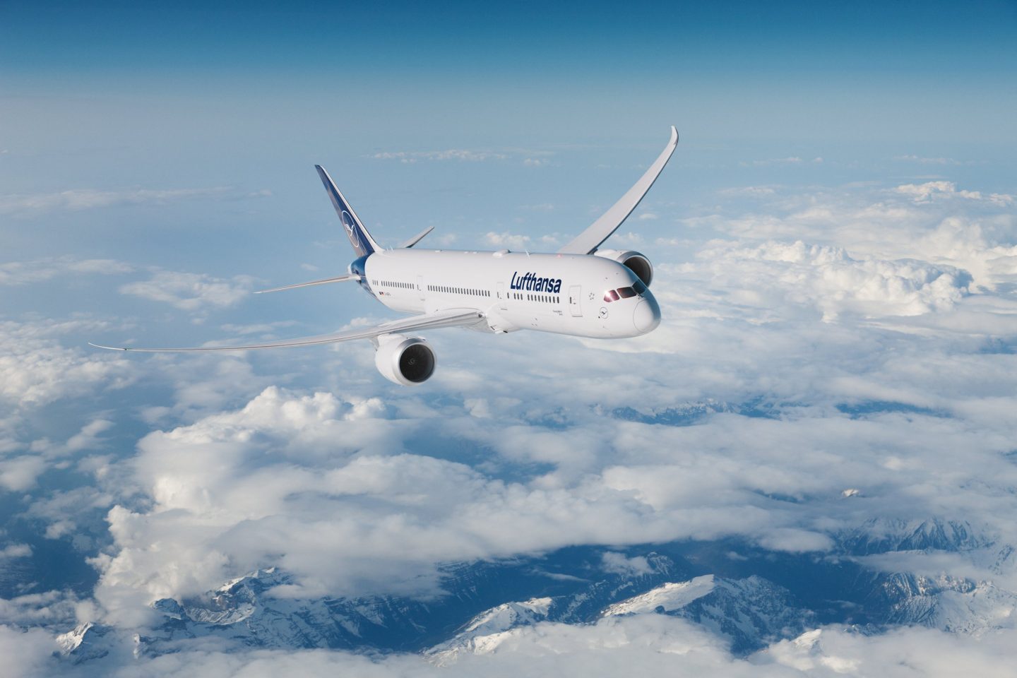 Lufthansa Boeing 787-9 Dreamliner Berlin" im Flug. // Lufthansa Boeing 787-9 Dreamliner "Berlin" in flight."